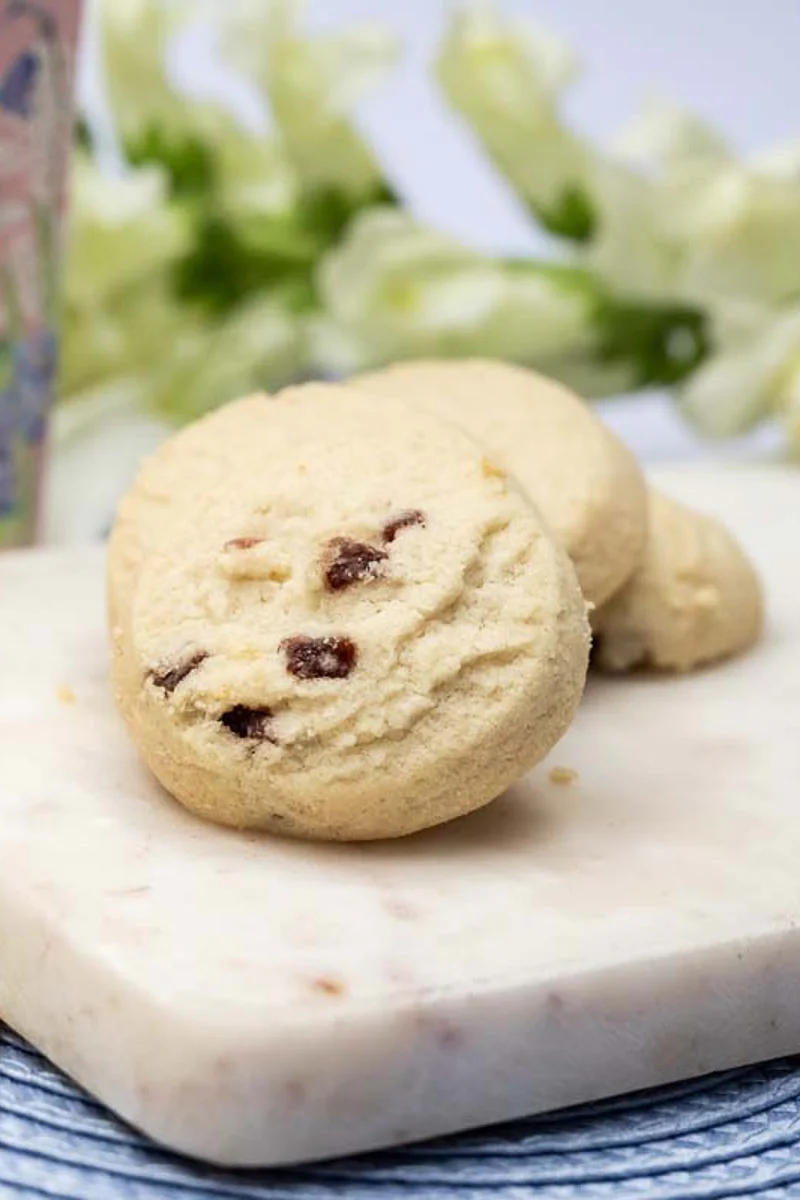 Farmhouse Biscuits Strawberry & Clotted Cream - Image 2