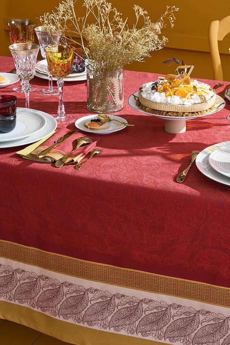 Garnier-Thiebaut Alexandria Tablecloth Rubis - Image 2