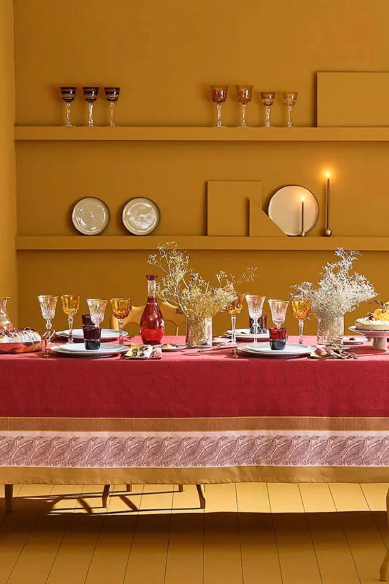 Garnier-Thiebaut Alexandria Tablecloth Rubis - Image 4