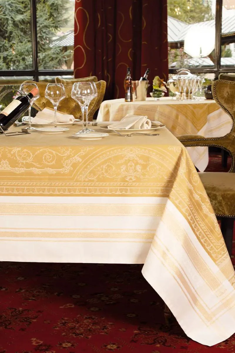 Garnier-Thiebaut Galerie Royale Tablecloth Reflets d'Or