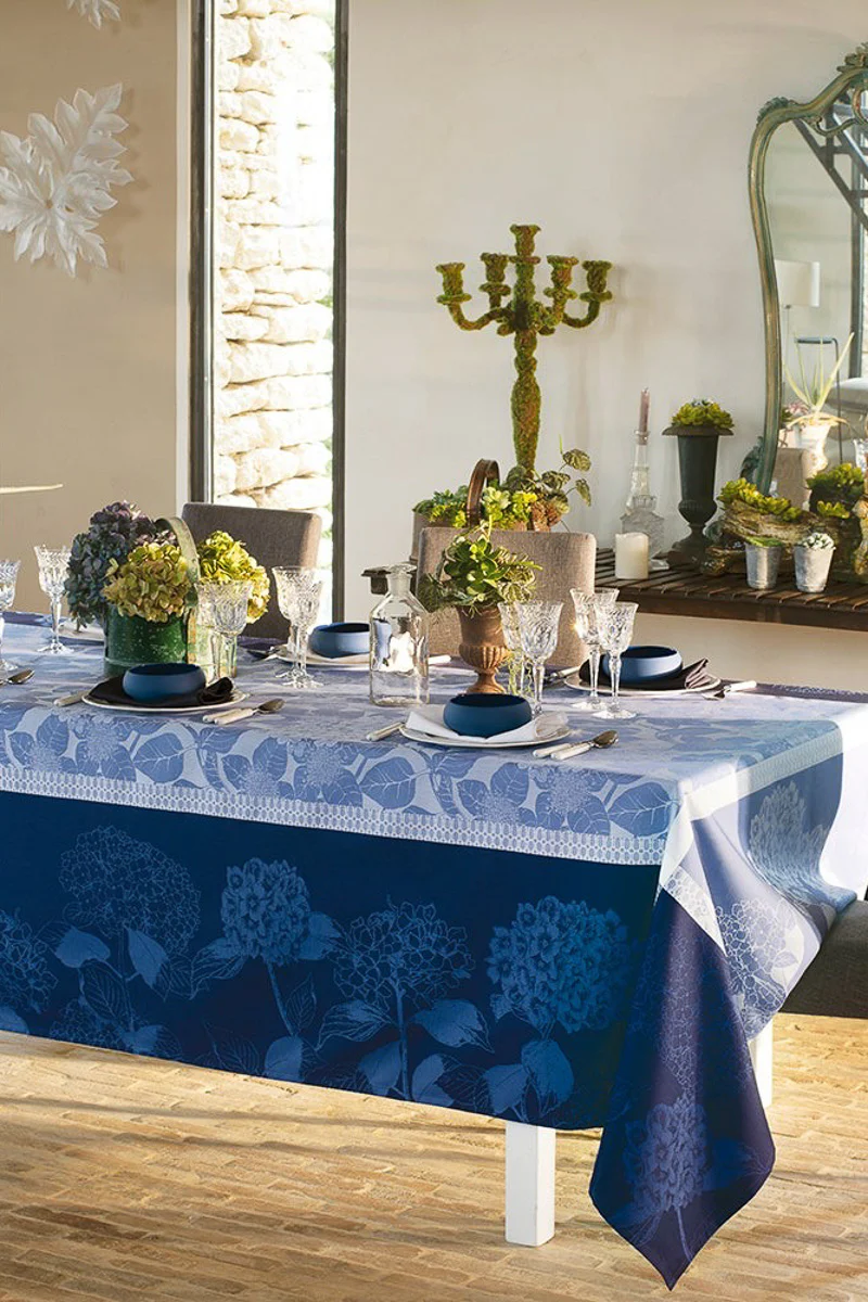 Garnier-Thiebaut Hortensias Tablecloth Bleu