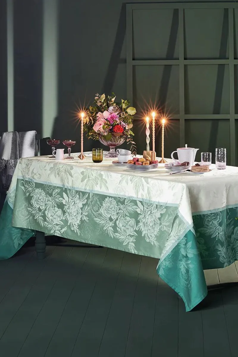 Garnier-Thiebaut Jardin De Pivoines Tablecloth Vert