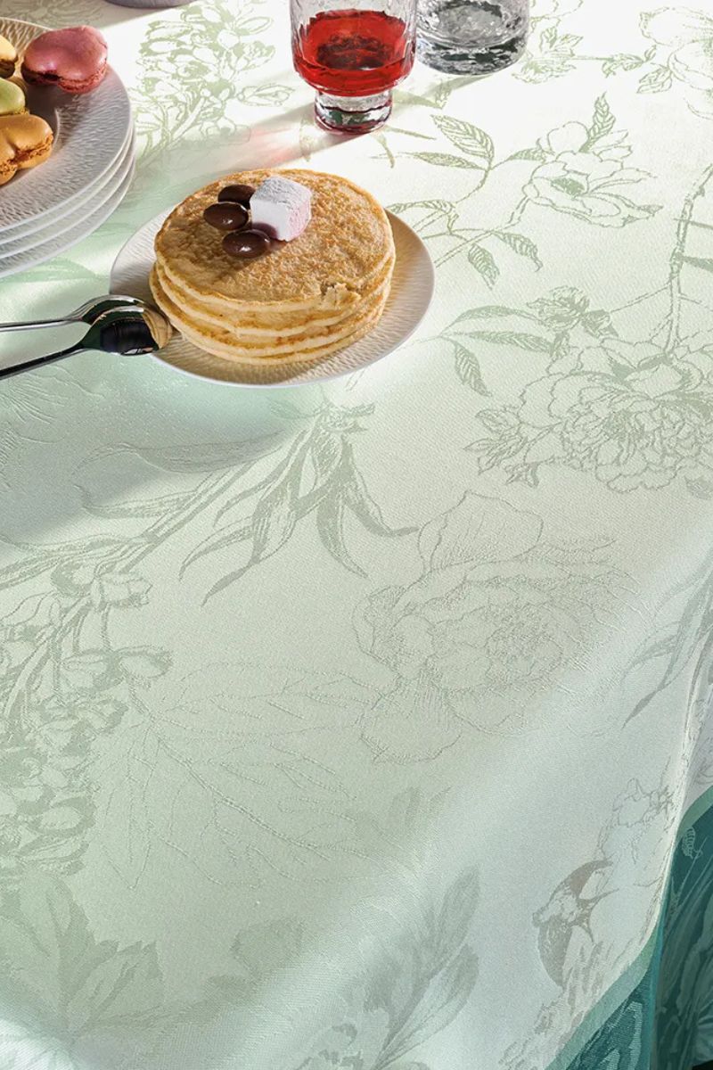 Garnier-Thiebaut Jardin De Pivoines Tablecloth Vert - Image 3
