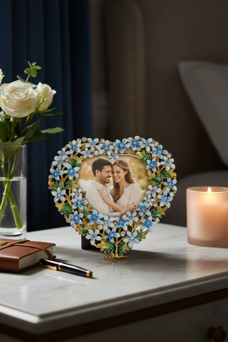 Olivia Riegel Daphne Heart Frame