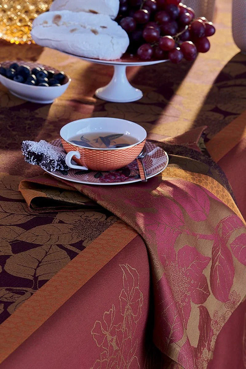 Garnier-Thiebaut Hortensias Table Runner 21"x69" Rouille