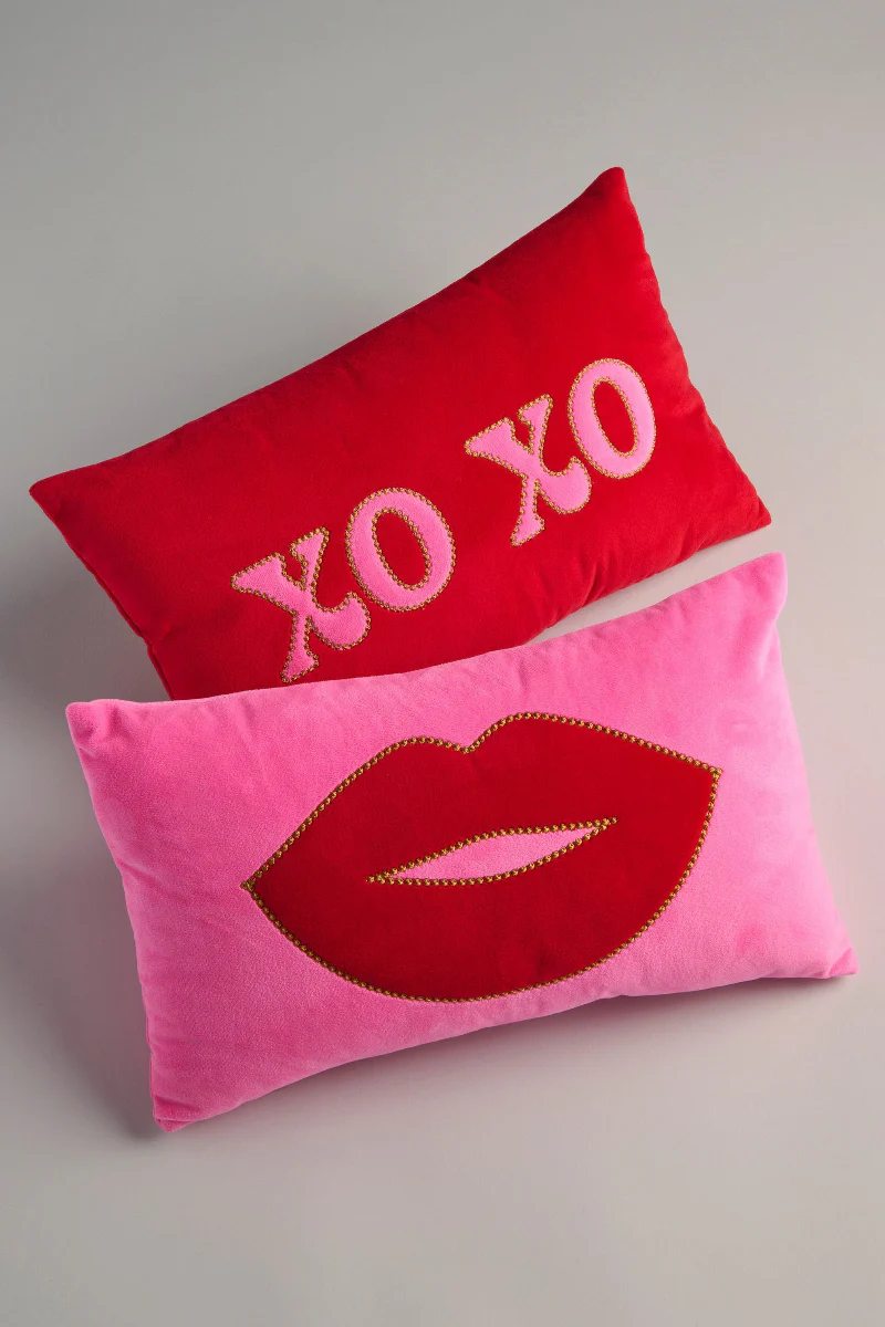 Shiraleah "XOXO" Pillow Red