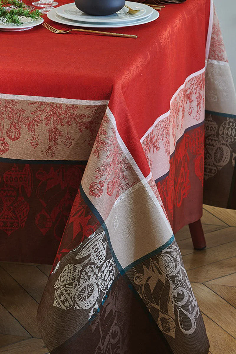 Garnier-Thiebaut Couronne De Noel Tablecloth 69"x100" Rouge - Image 3
