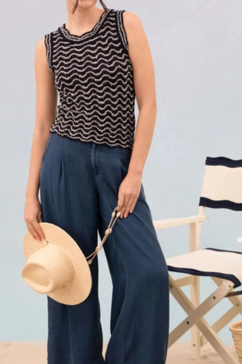 Wavy Pattern Sleeveless Knit Sweater Medium Navy